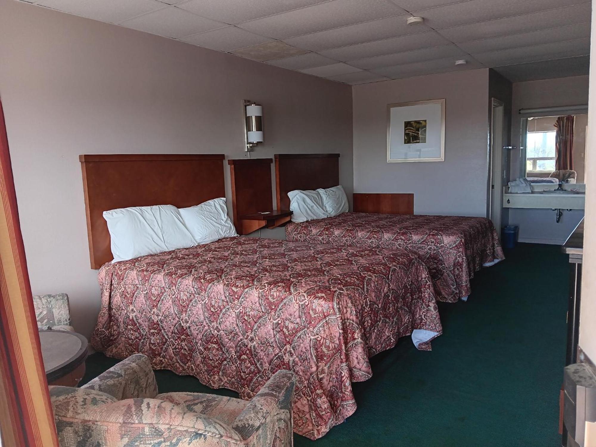 Oyo Sheldon'S Motel And Restaurant Keysville ภายนอก รูปภาพ