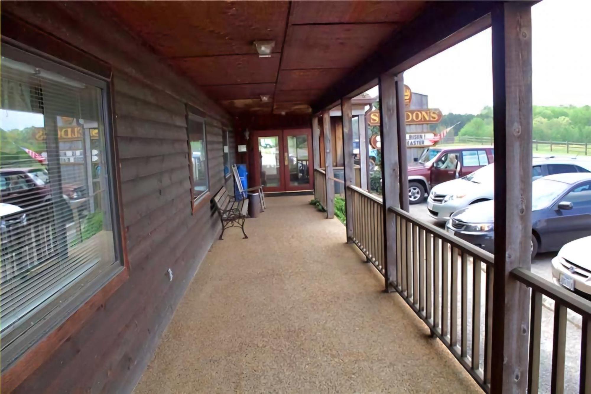 Oyo Sheldon'S Motel And Restaurant Keysville ภายนอก รูปภาพ