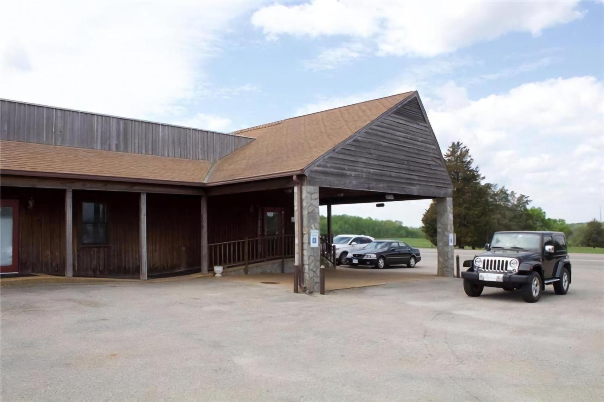 Oyo Sheldon'S Motel And Restaurant Keysville ภายนอก รูปภาพ